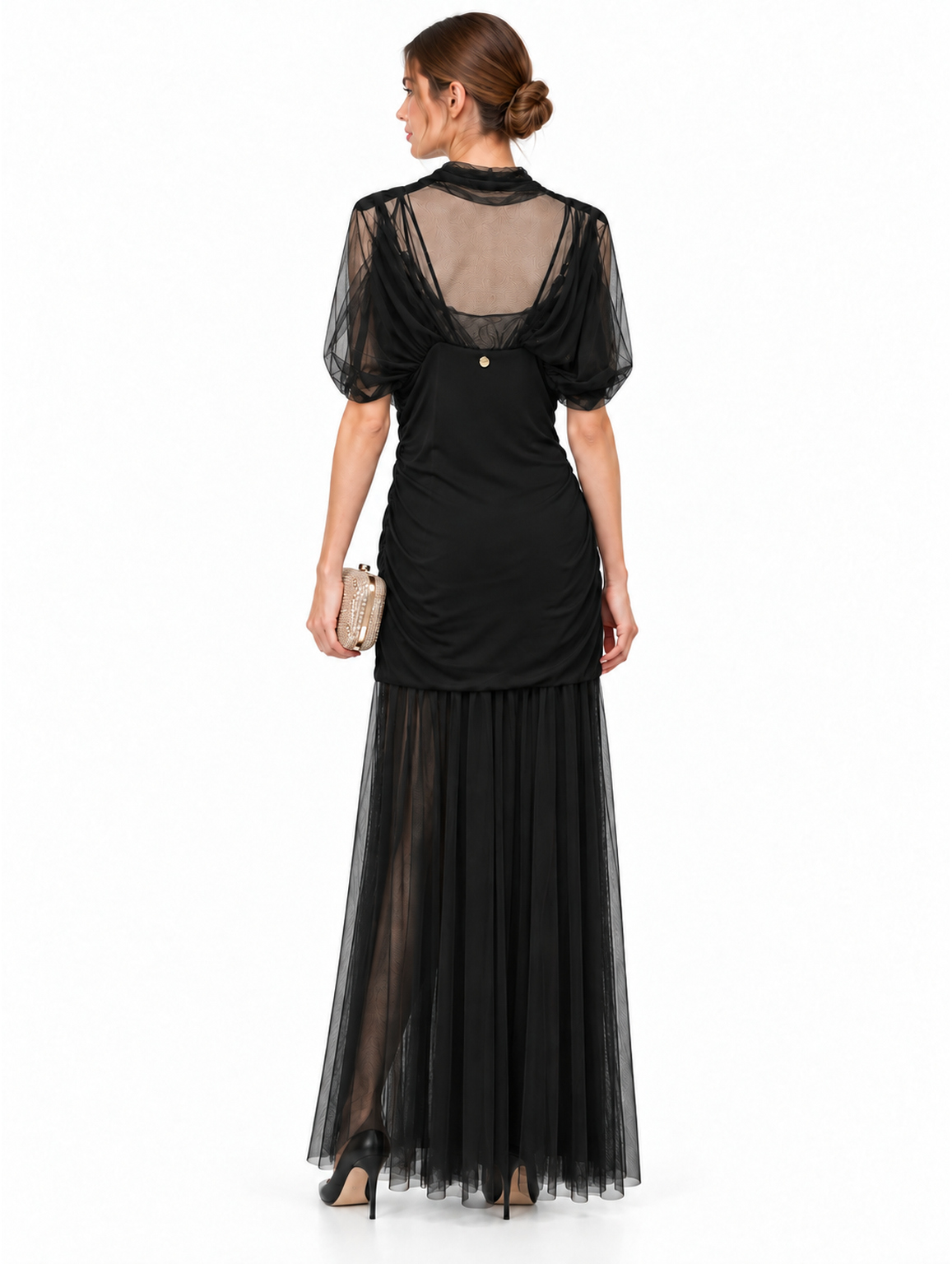 Abito lungo in tulle color moka con maniche corte e ampie, drappeggi sul corpetto e gonna trasparente MDM