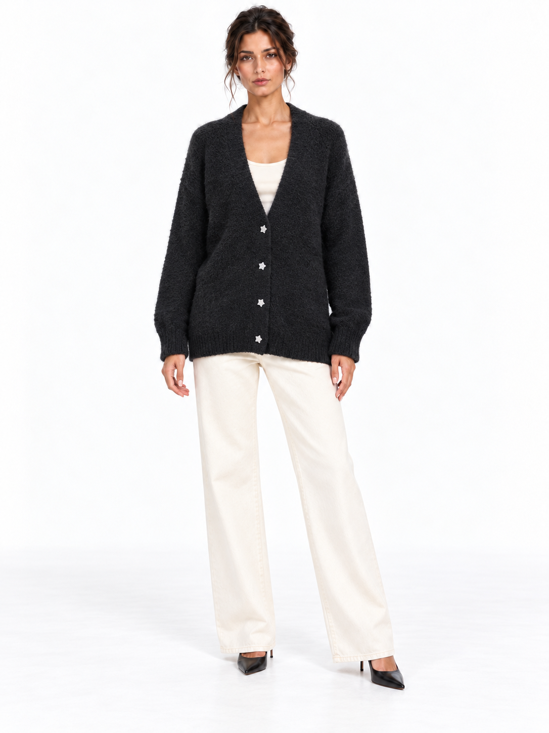Cardigan SOALLURE in mohair colore beige chiaro con bottoni a forma di stella, maniche lunghe e scollo a V